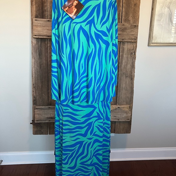 Inman NWT Size Medium Zebra print caped maxi dress - Picture 3 of 11